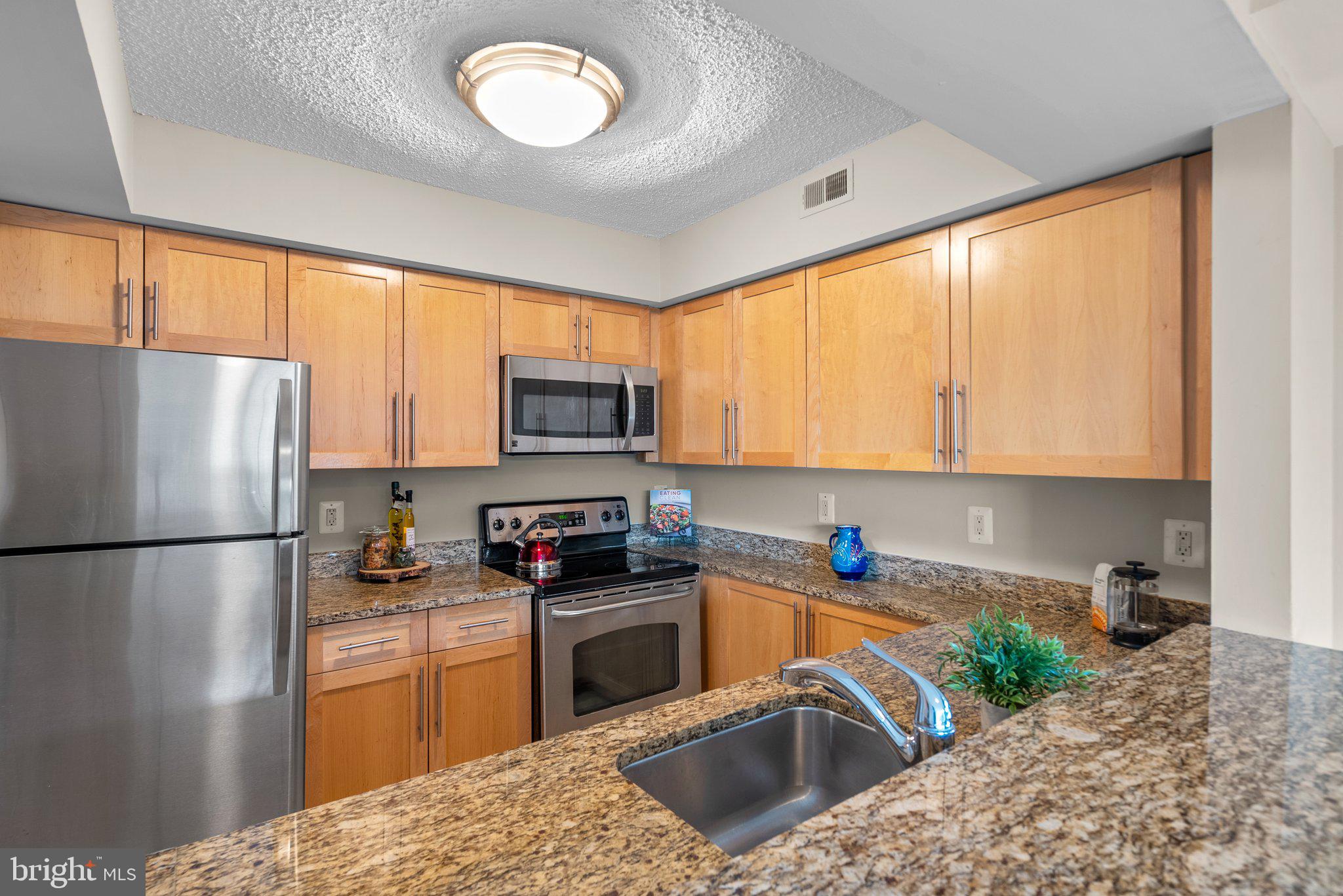 10101 Grosvenor Pl #805