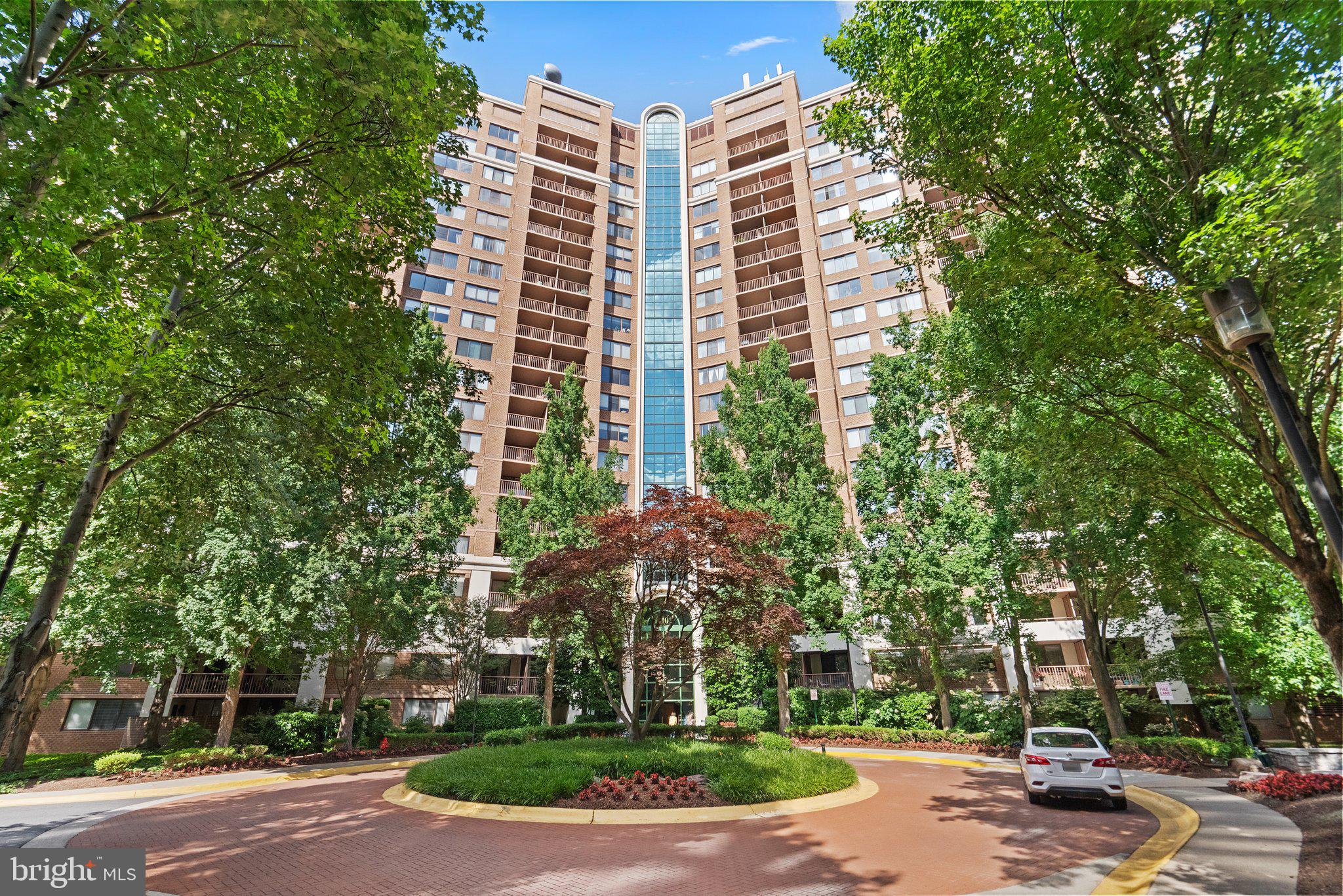10101 Grosvenor Pl #805