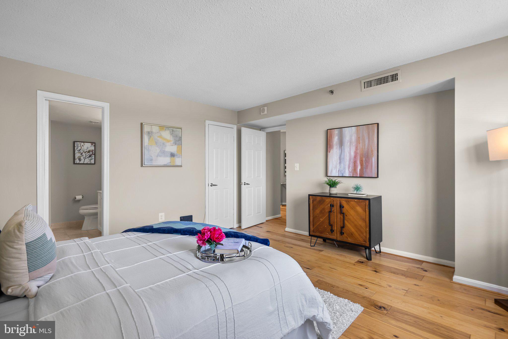 10101 Grosvenor Pl #805