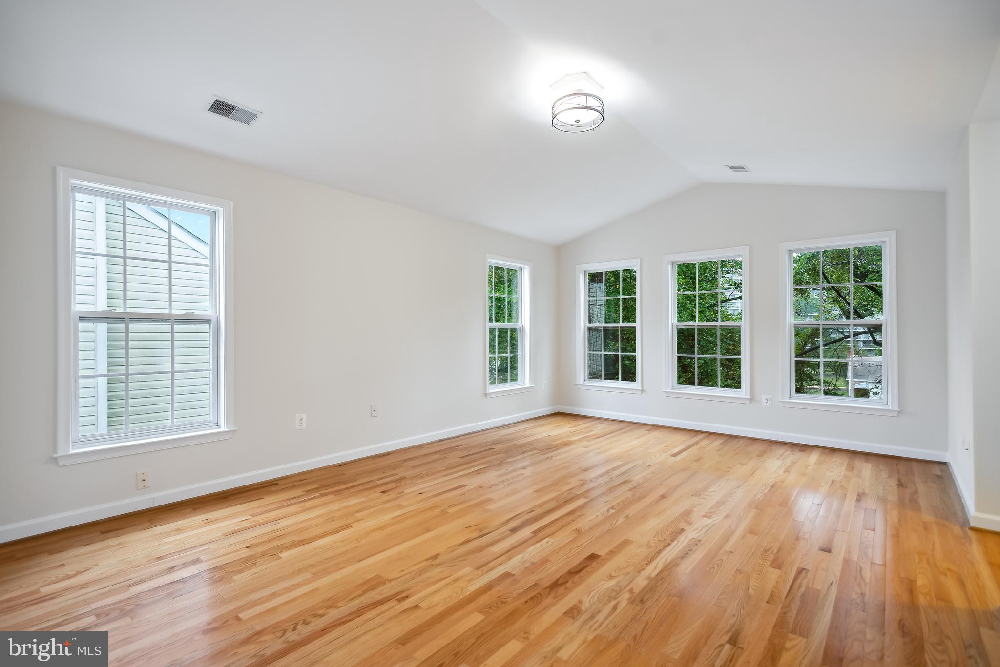 3303 Decatur Ave