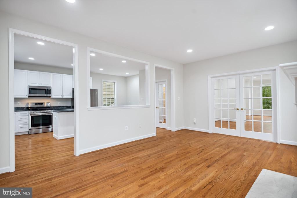 3303 Decatur Ave