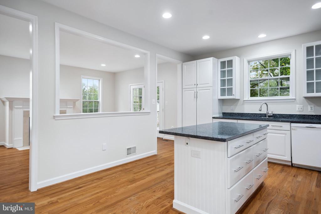 3303 Decatur Ave