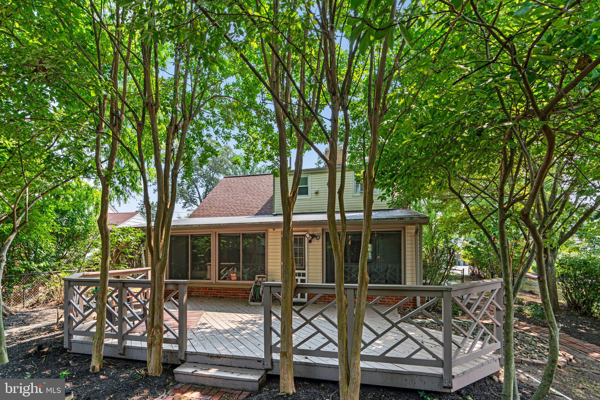 1605 Gridley Ln