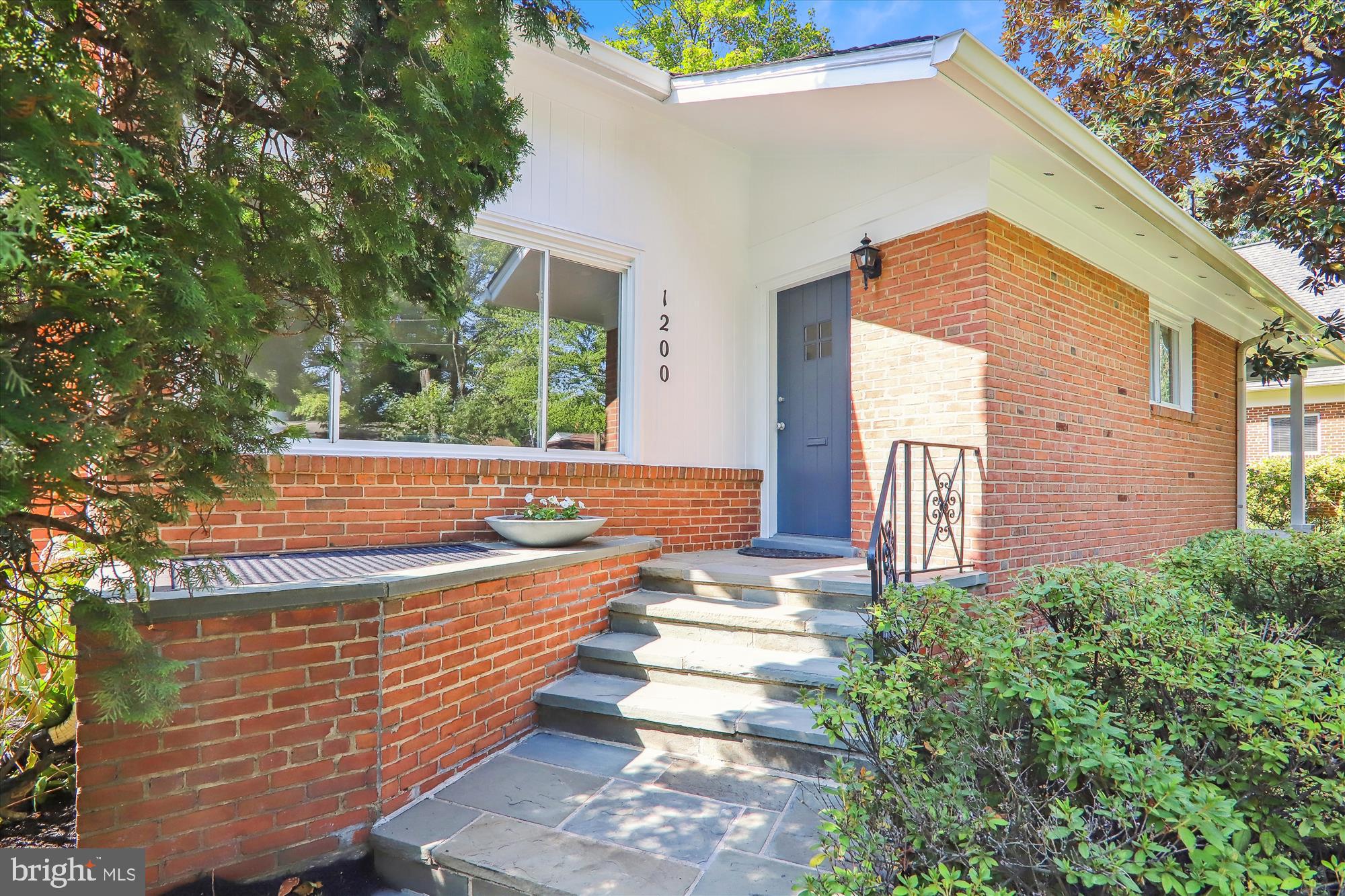 1200 Ballard St