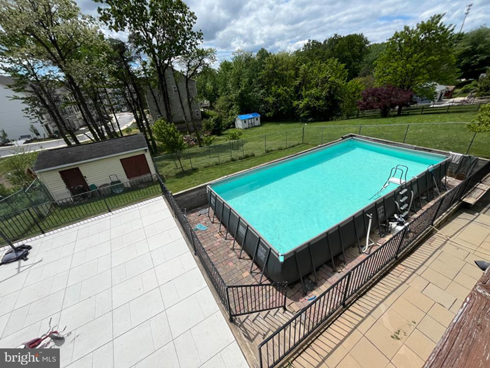 10100 Lewis Dr