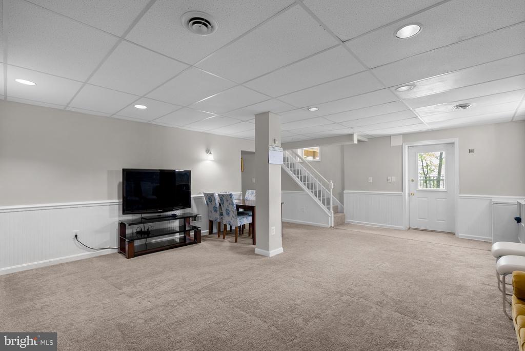 10100 Lewis Dr