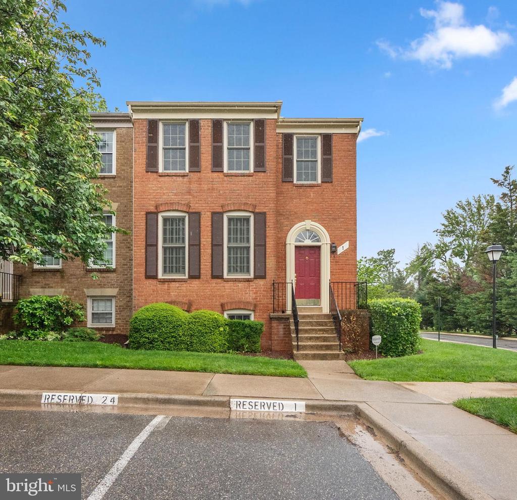 1 Cedarwood Ct