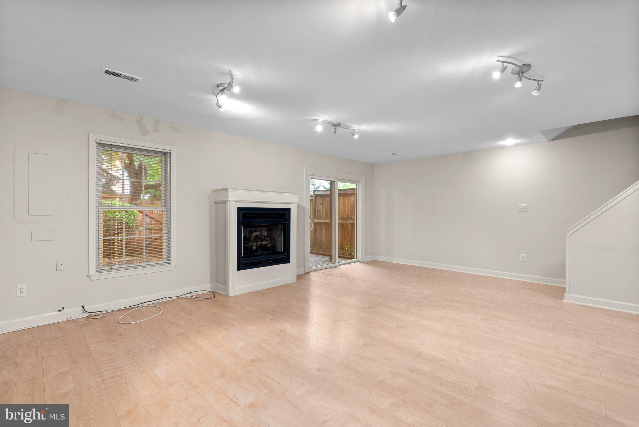 1 Cedarwood Ct