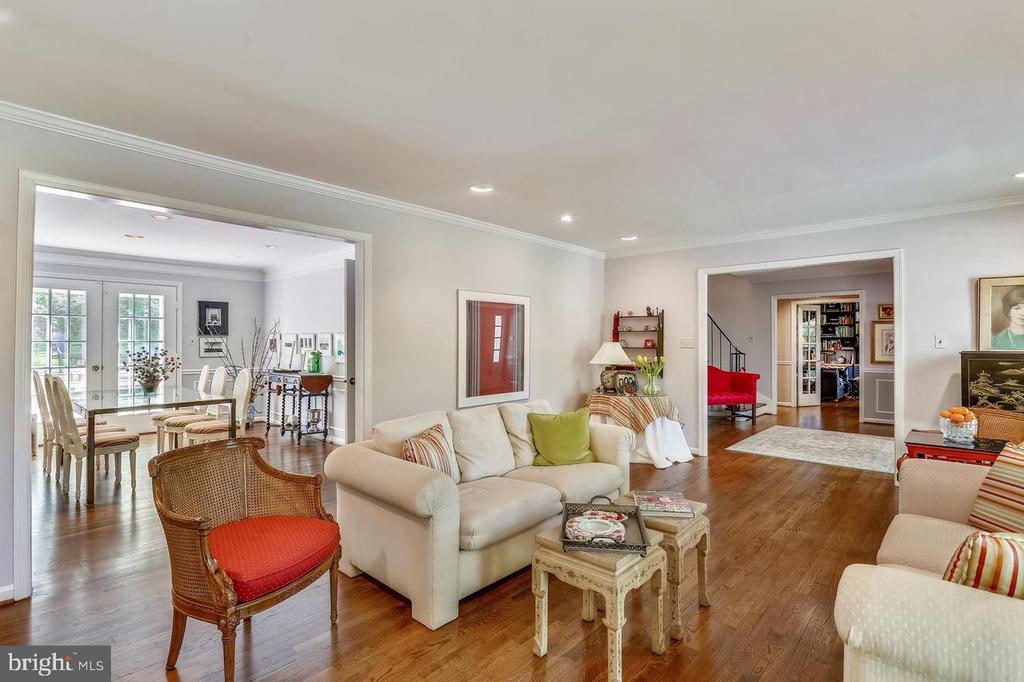 10104 LOGAN DR