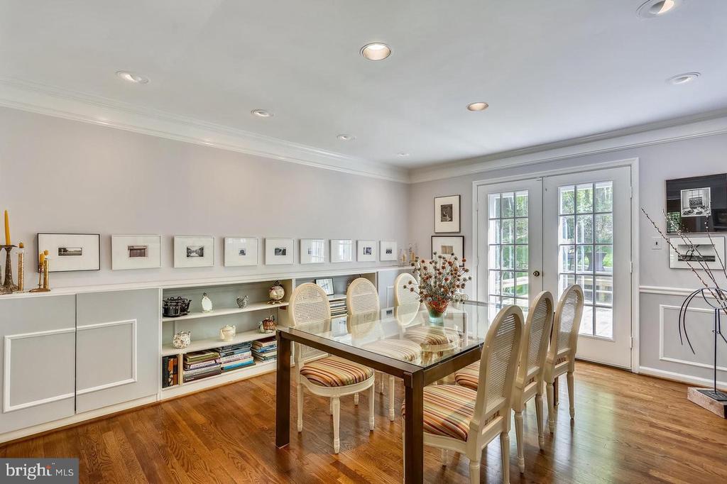10104 LOGAN DR