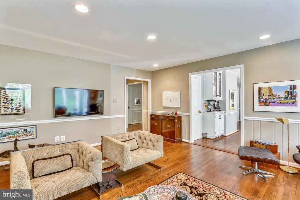 10104 LOGAN DR