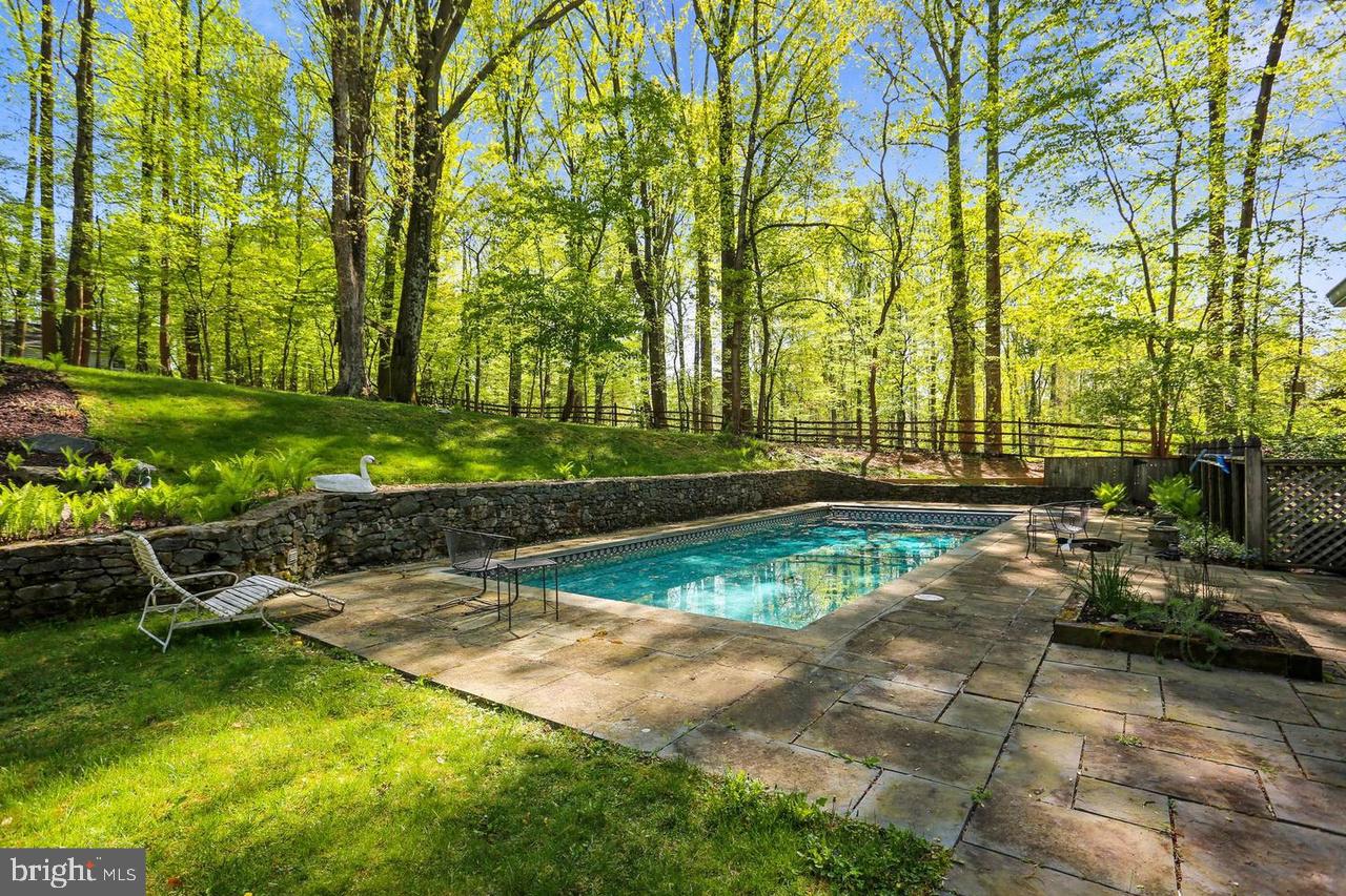 10104 LOGAN DR
