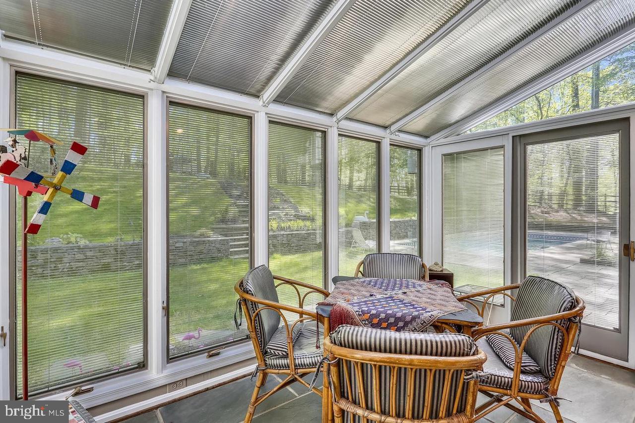 10104 LOGAN DR