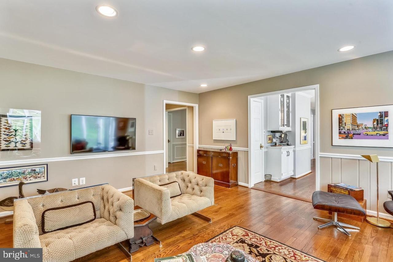 10104 LOGAN DR