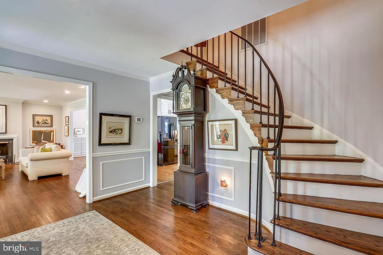 10104 LOGAN DR