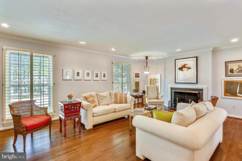 10104 LOGAN DR