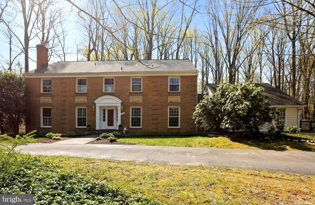 10104 LOGAN DR