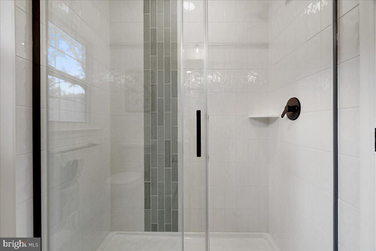 13517 MIDDLEVALE LANE