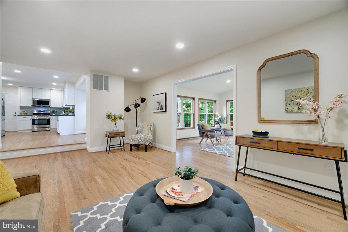 13517 MIDDLEVALE LANE