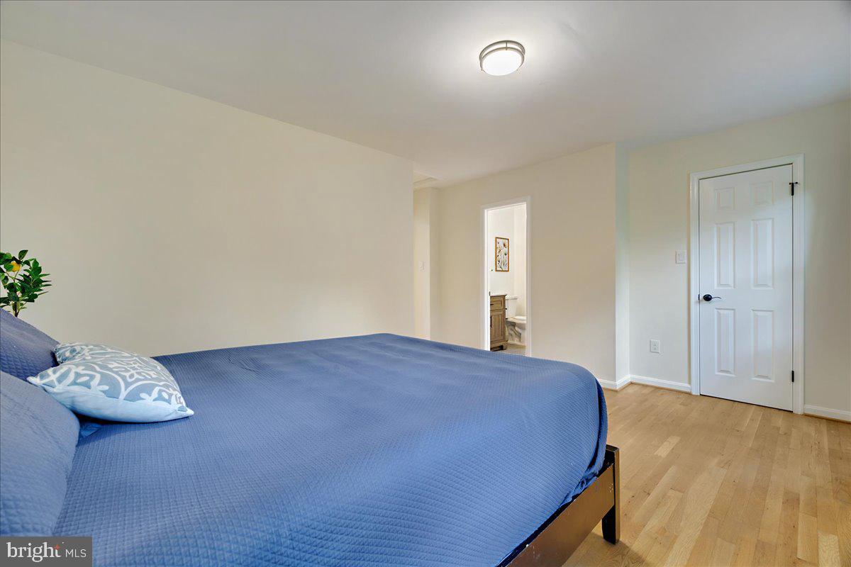 13517 MIDDLEVALE LANE