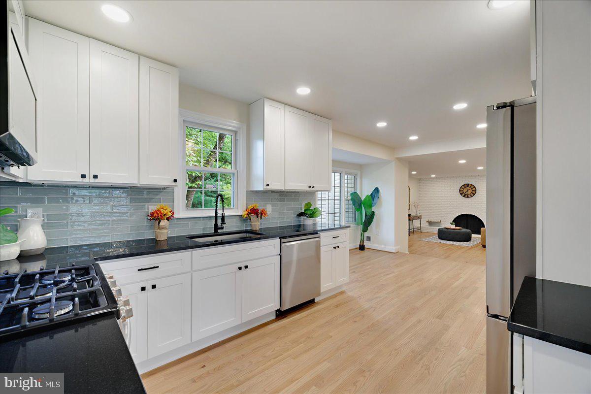 13517 MIDDLEVALE LANE