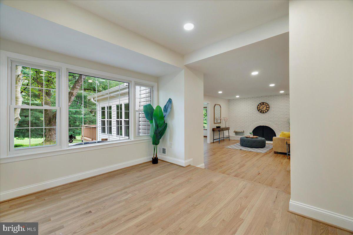 13517 MIDDLEVALE LANE