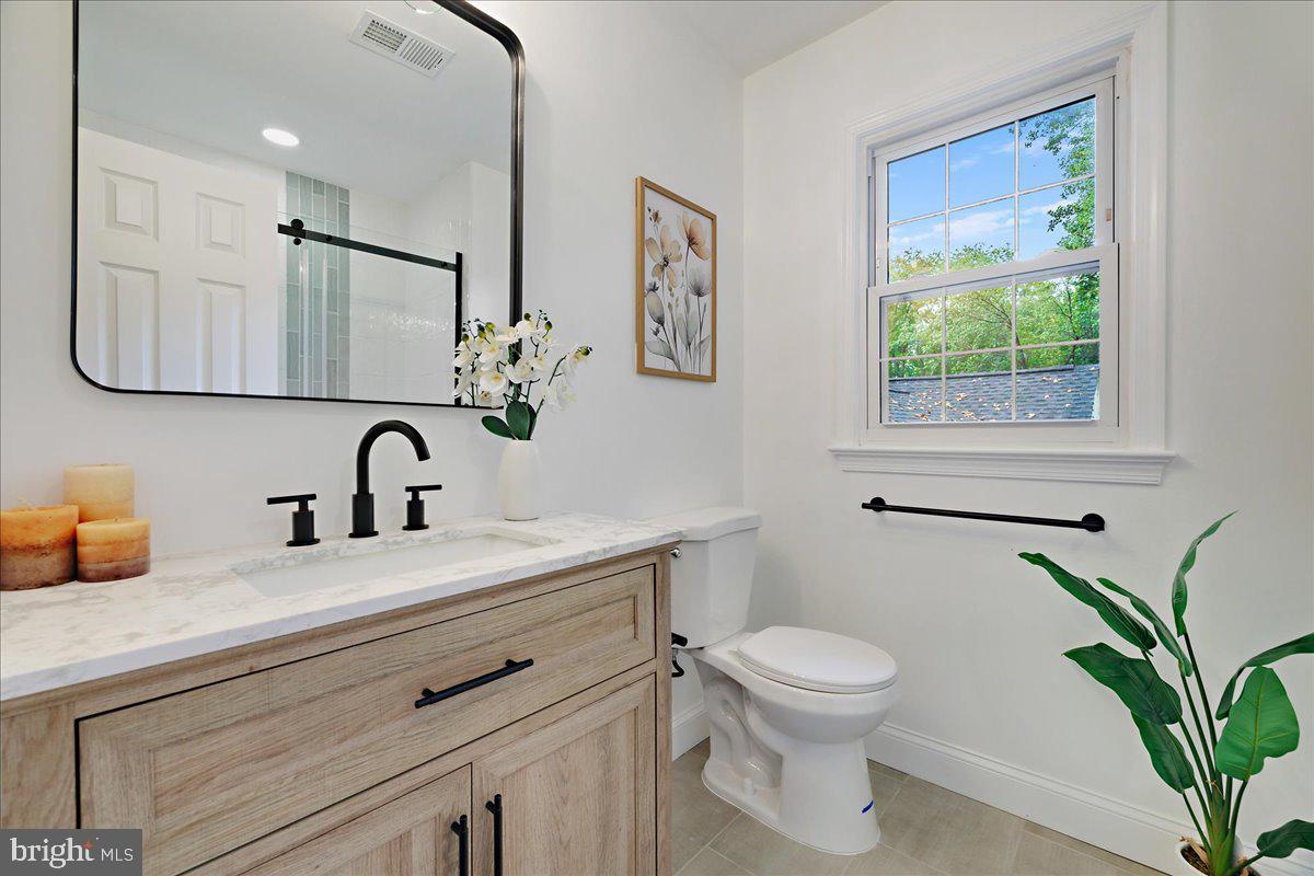 13517 MIDDLEVALE LANE