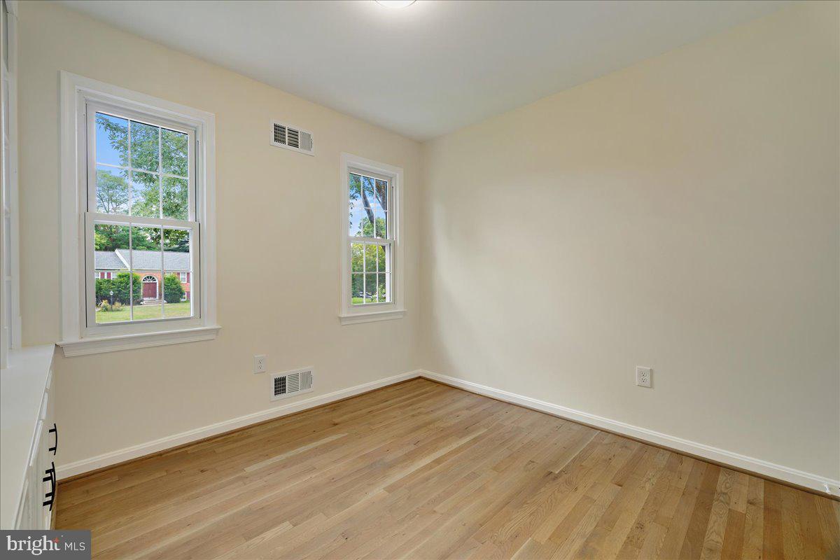 13517 MIDDLEVALE LANE