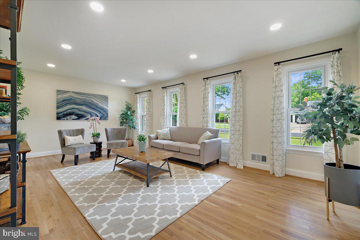 13517 MIDDLEVALE LANE