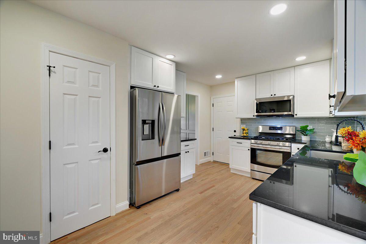 13517 MIDDLEVALE LANE