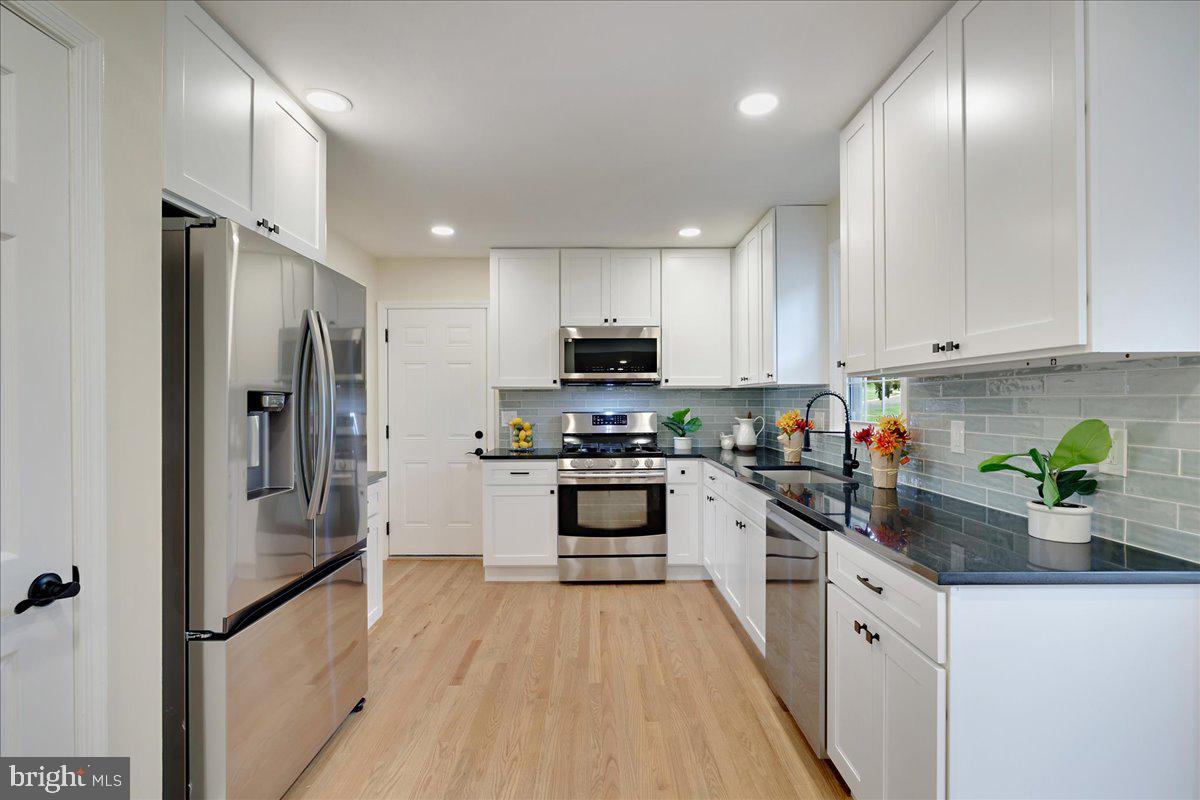 13517 MIDDLEVALE LANE