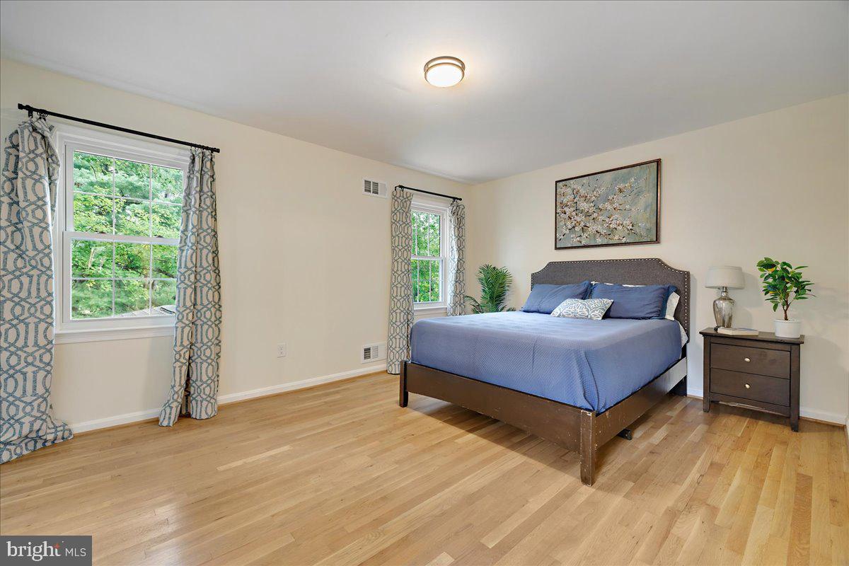 13517 MIDDLEVALE LANE