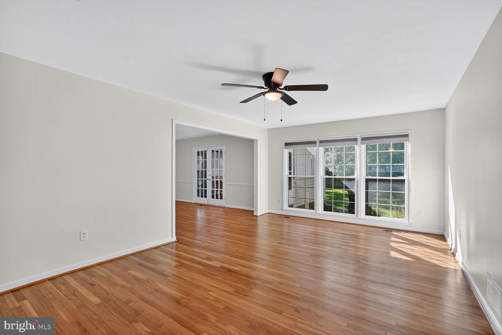 4916 SUNFLOWER DRIVE