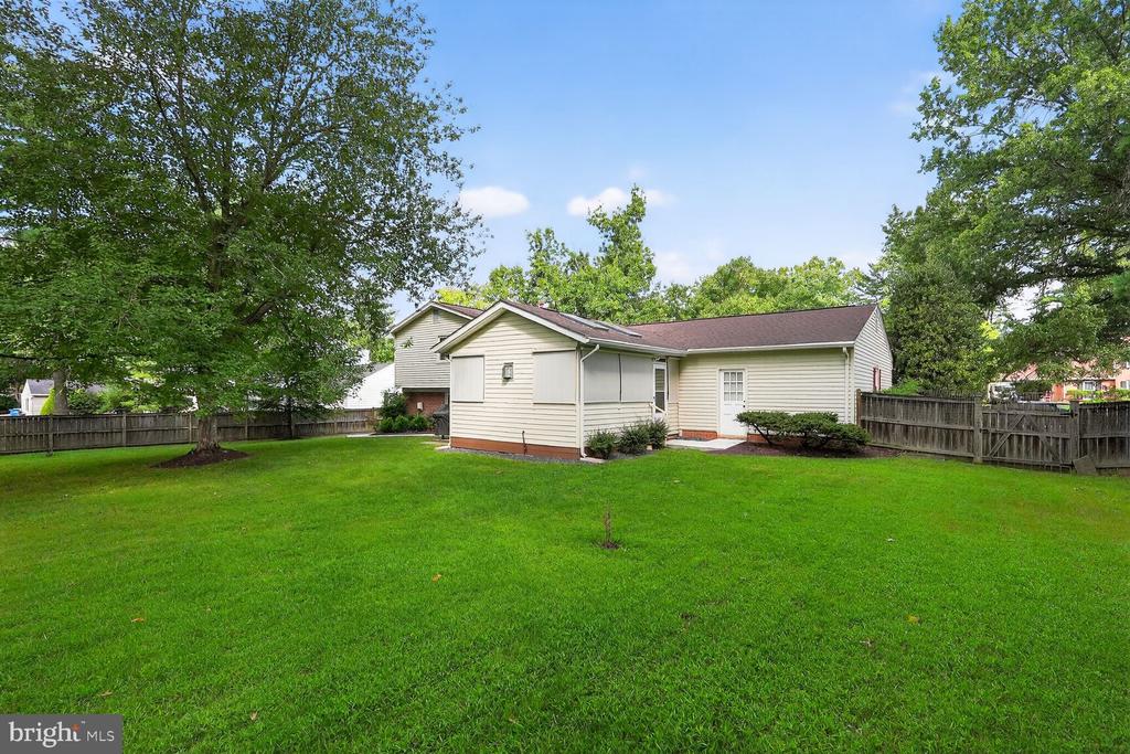 4916 SUNFLOWER DRIVE