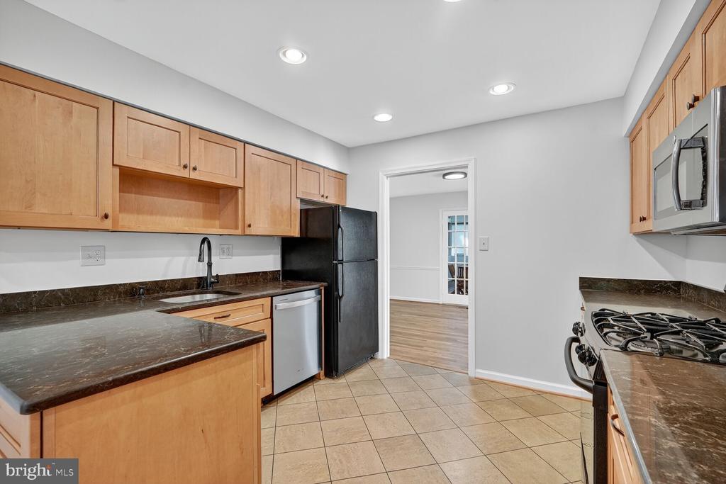 4916 SUNFLOWER DRIVE