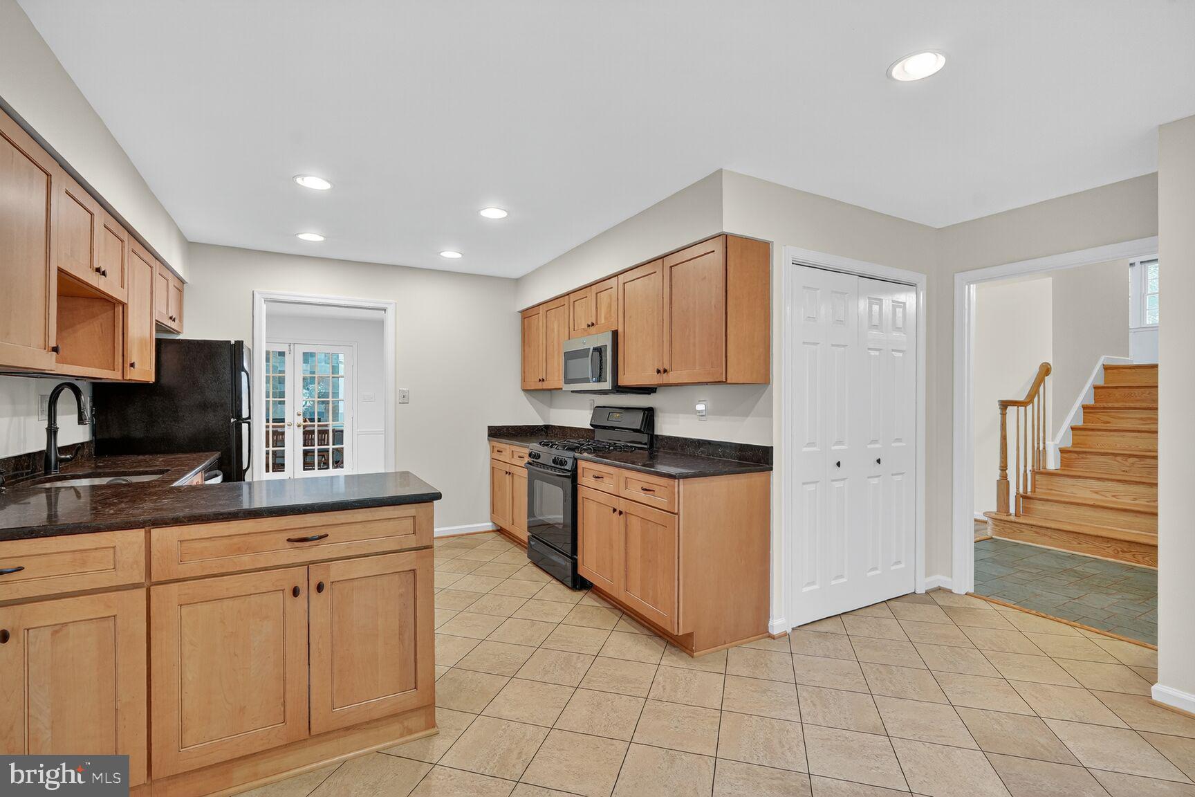 4916 SUNFLOWER DRIVE