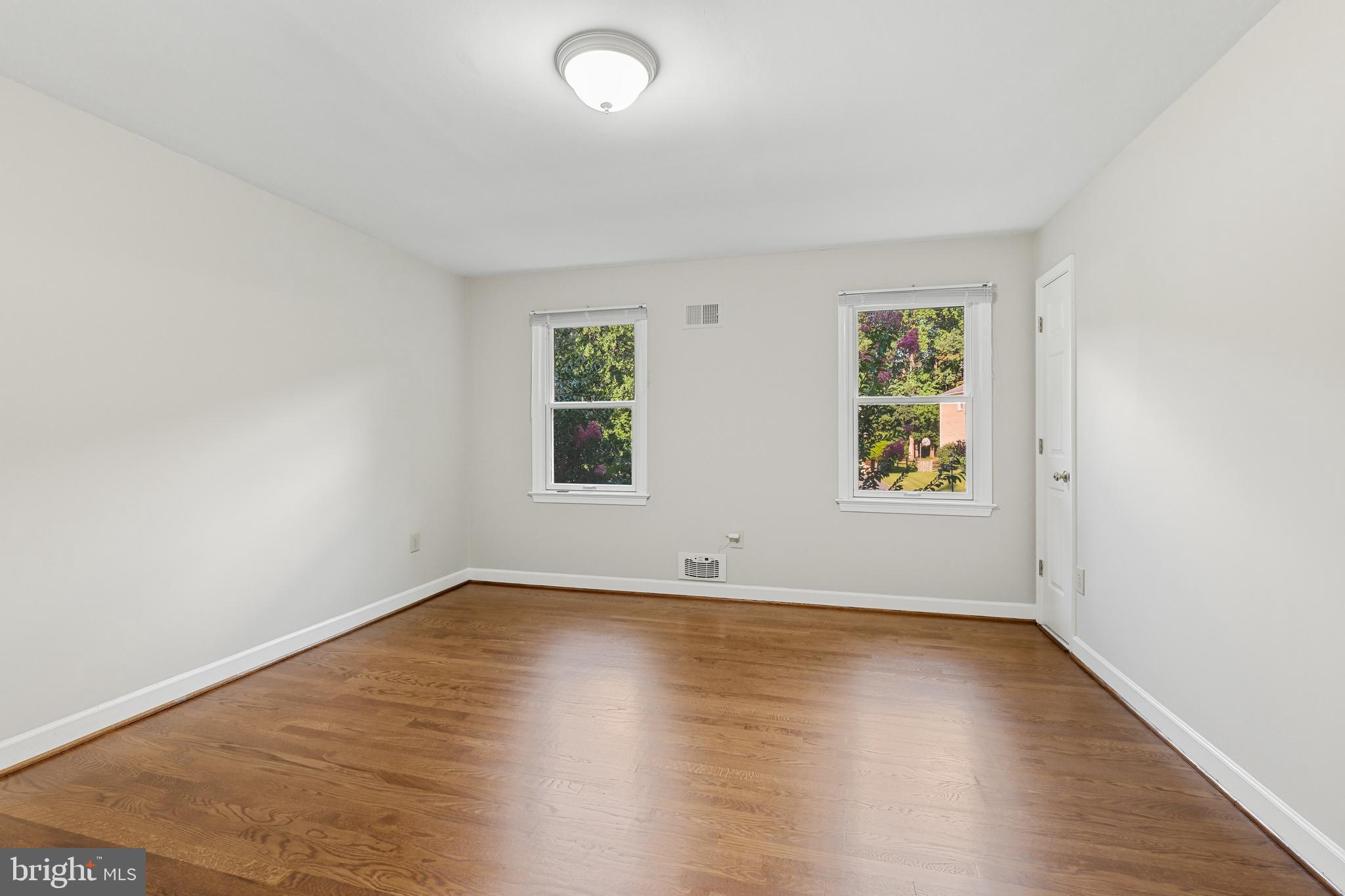 11004 ROUNDTABLE COURT