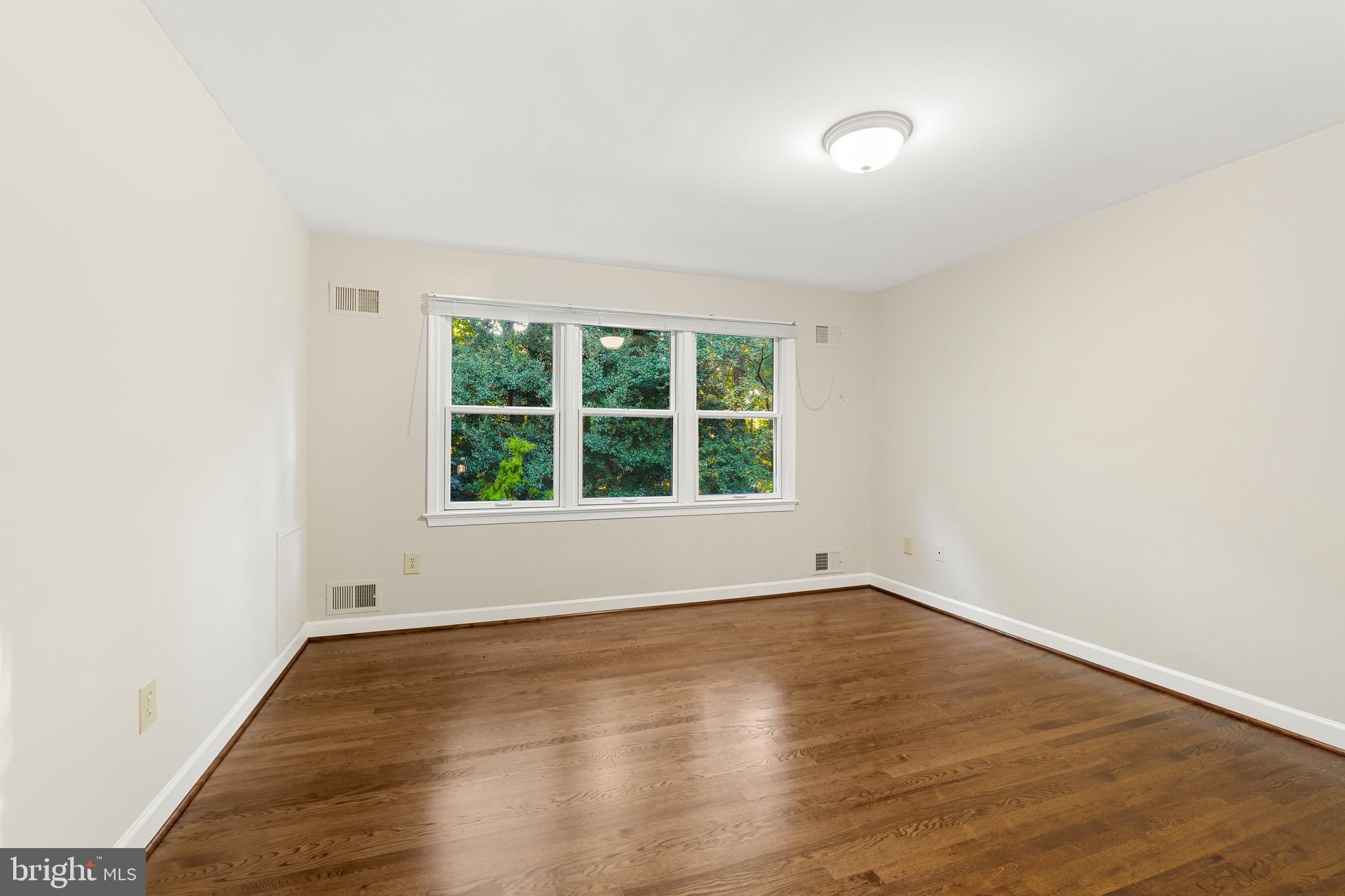 11004 ROUNDTABLE COURT