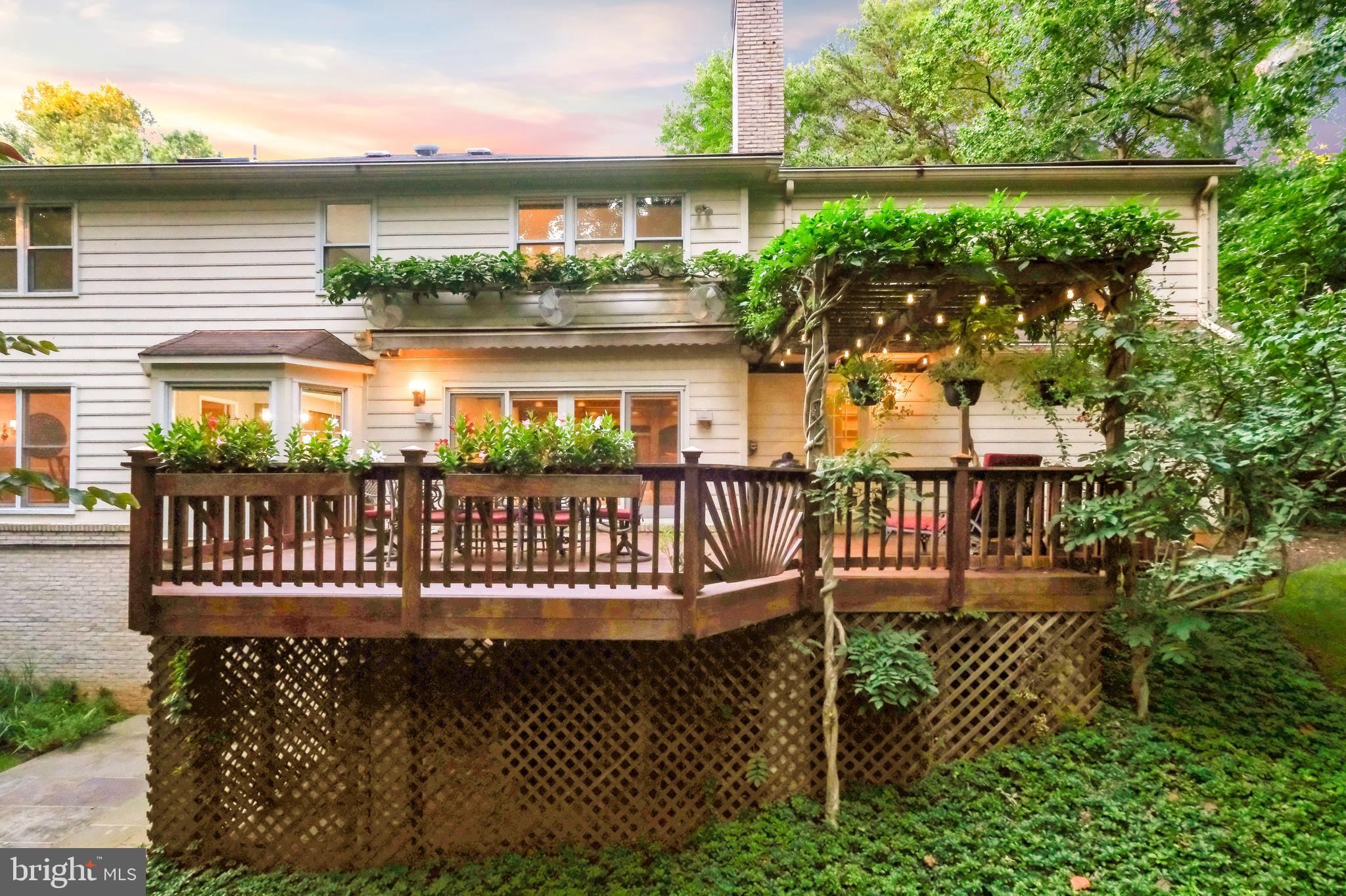 11004 ROUNDTABLE COURT