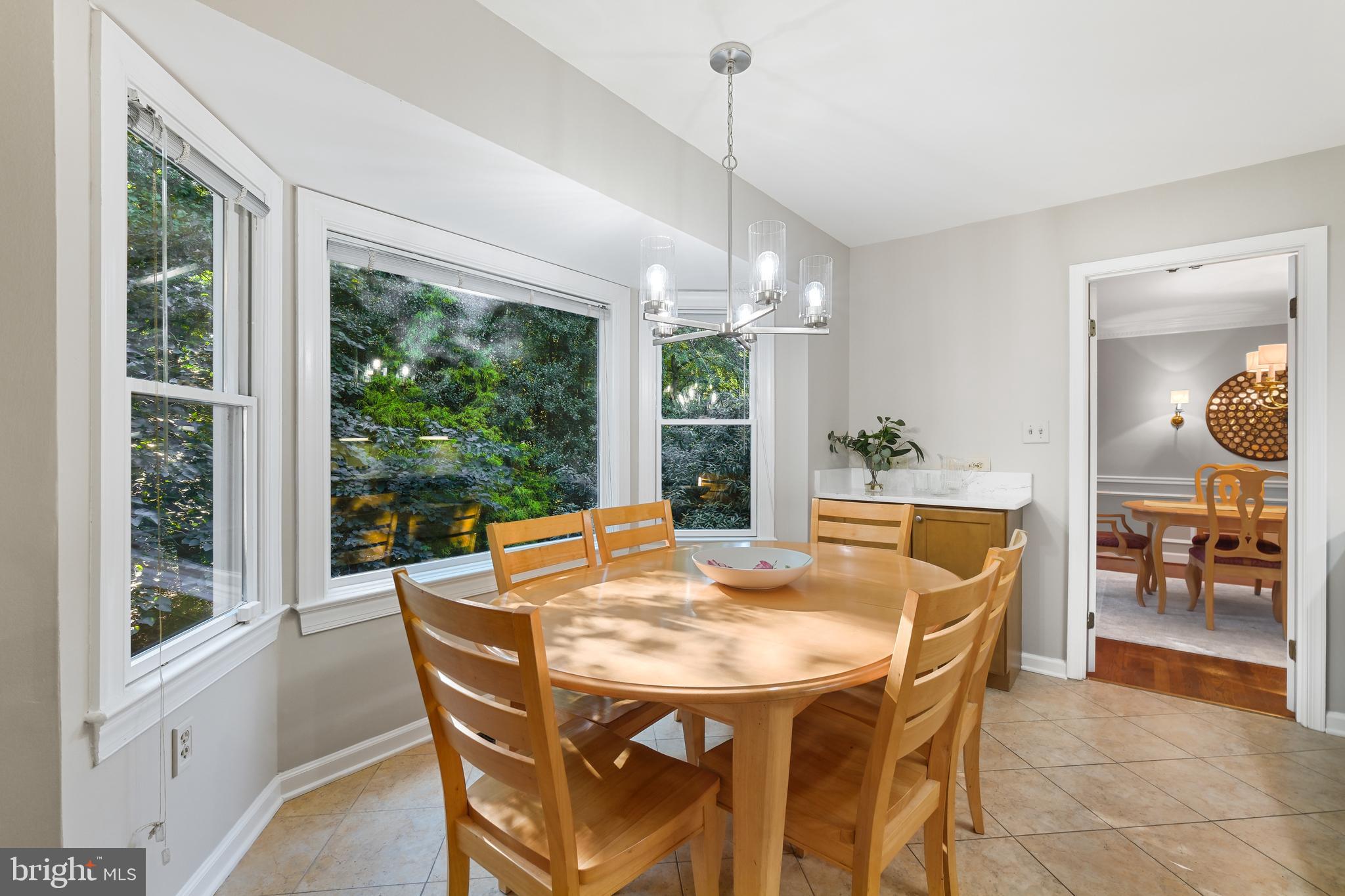 11004 ROUNDTABLE COURT