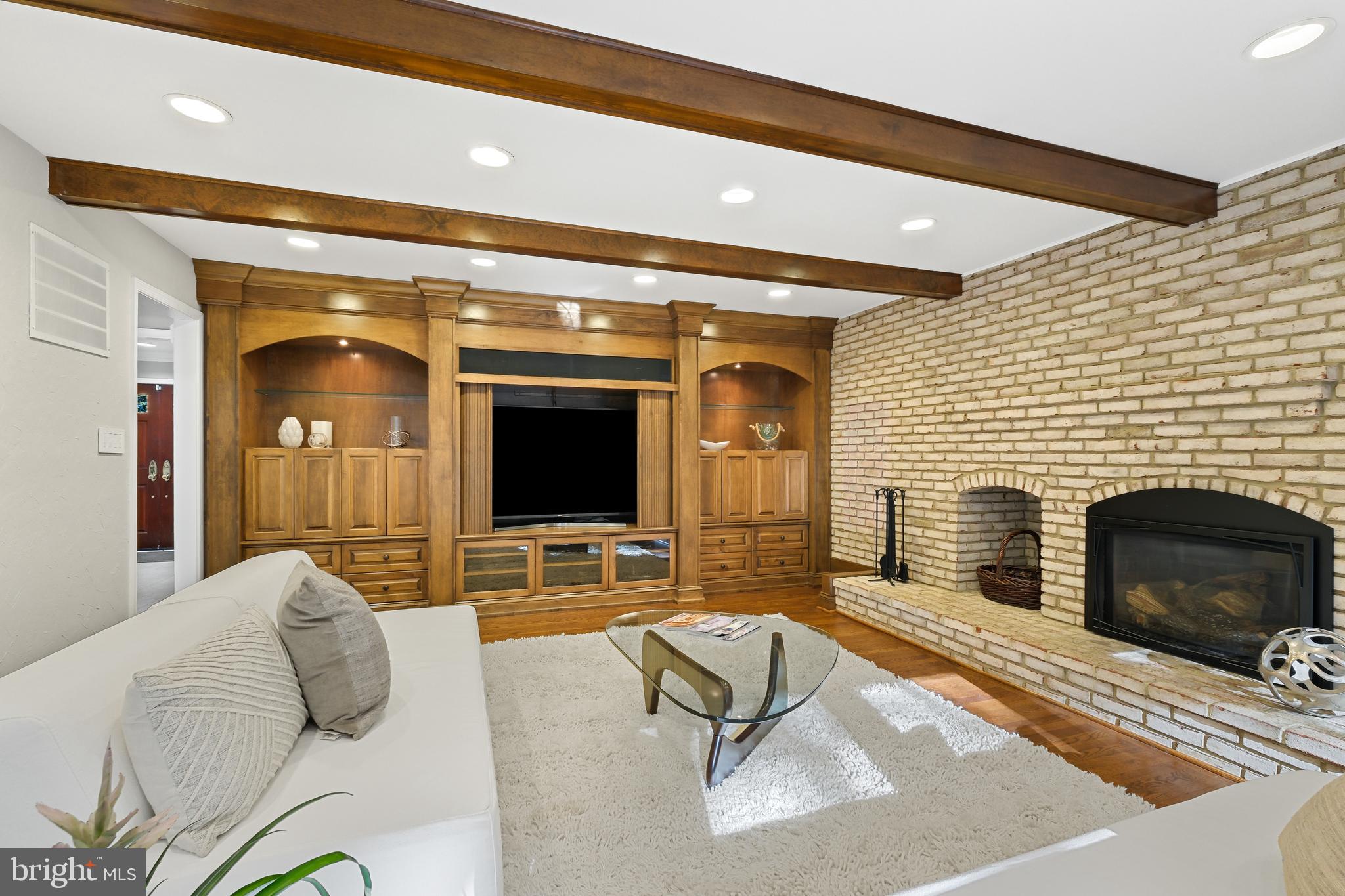 11004 ROUNDTABLE COURT