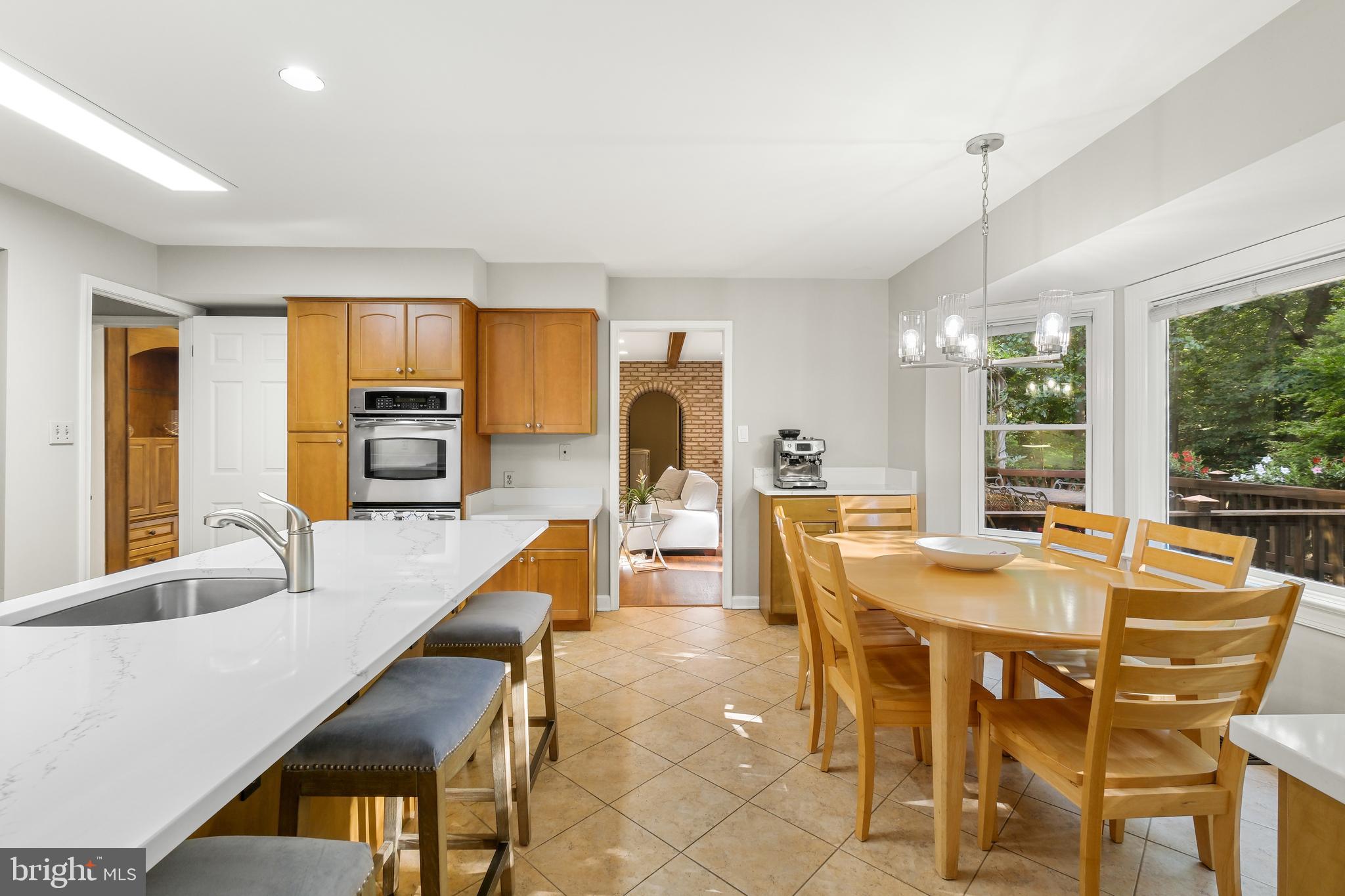 11004 ROUNDTABLE COURT