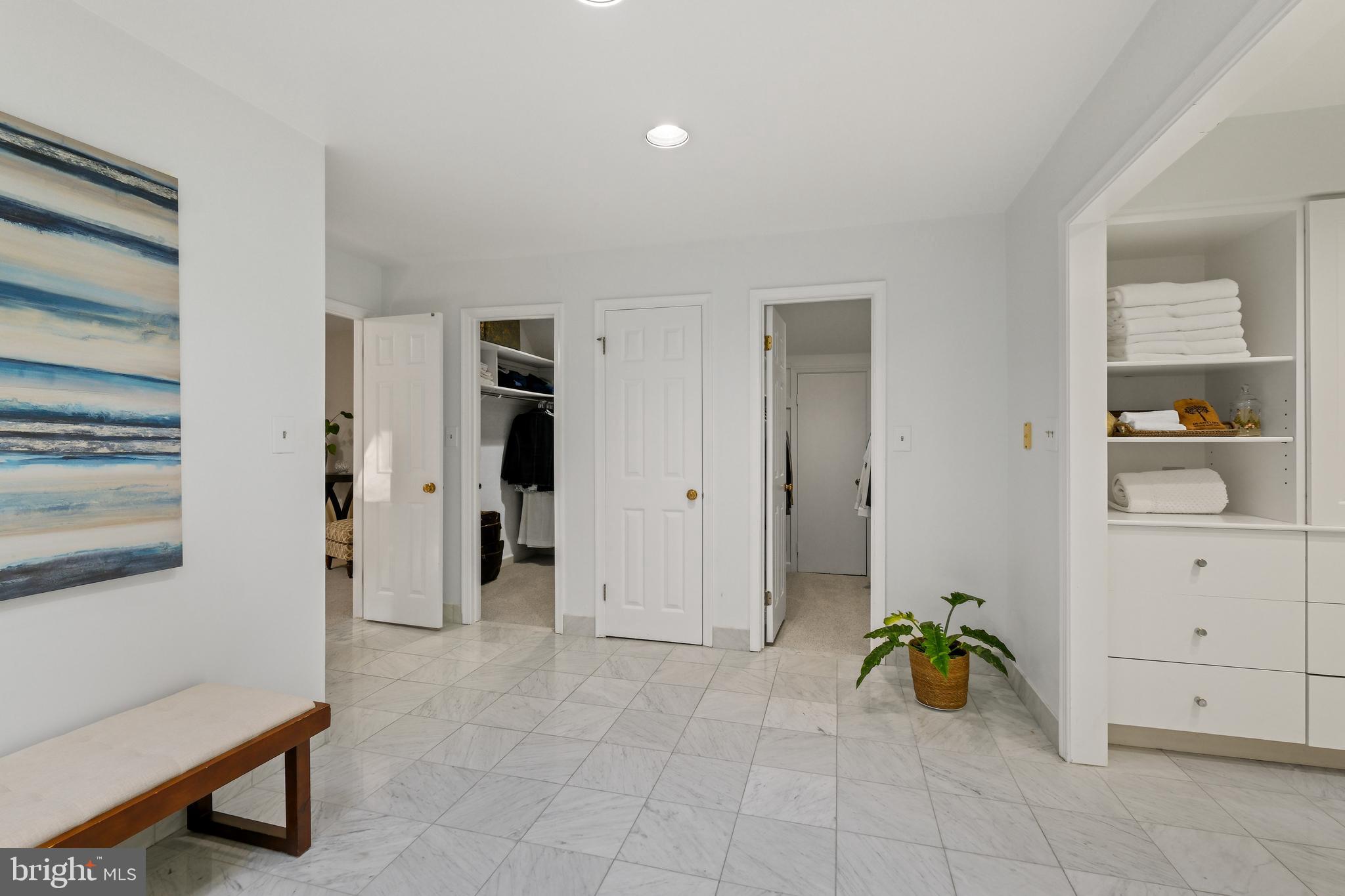 11004 ROUNDTABLE COURT