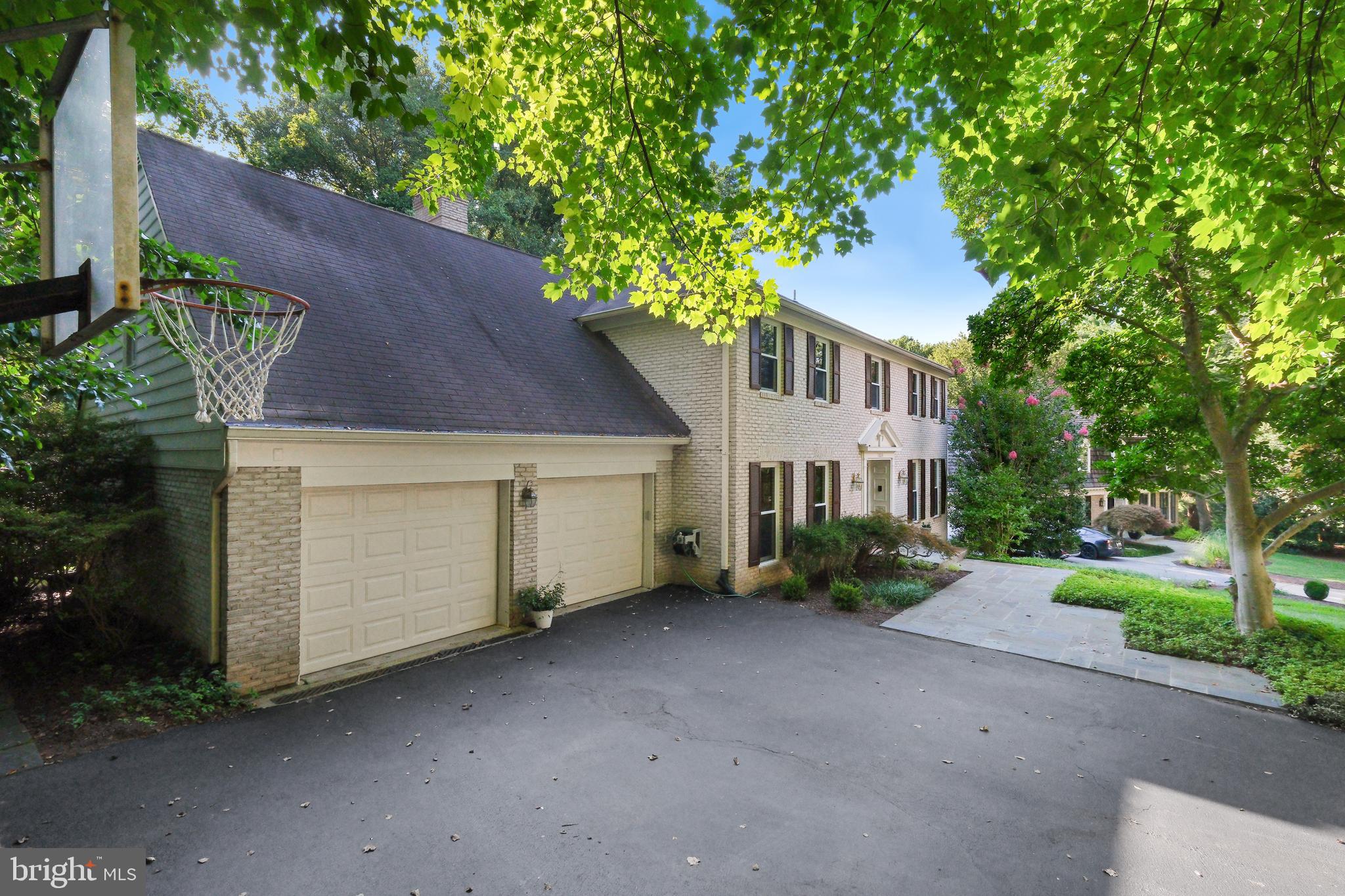 11004 ROUNDTABLE COURT