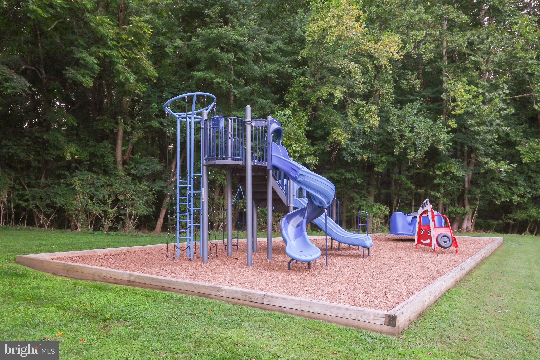 11004 ROUNDTABLE COURT