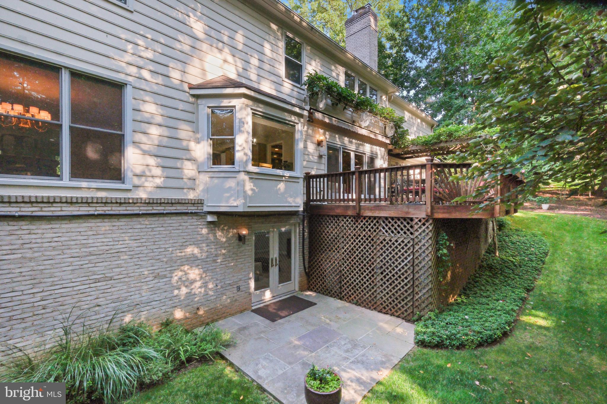 11004 ROUNDTABLE COURT