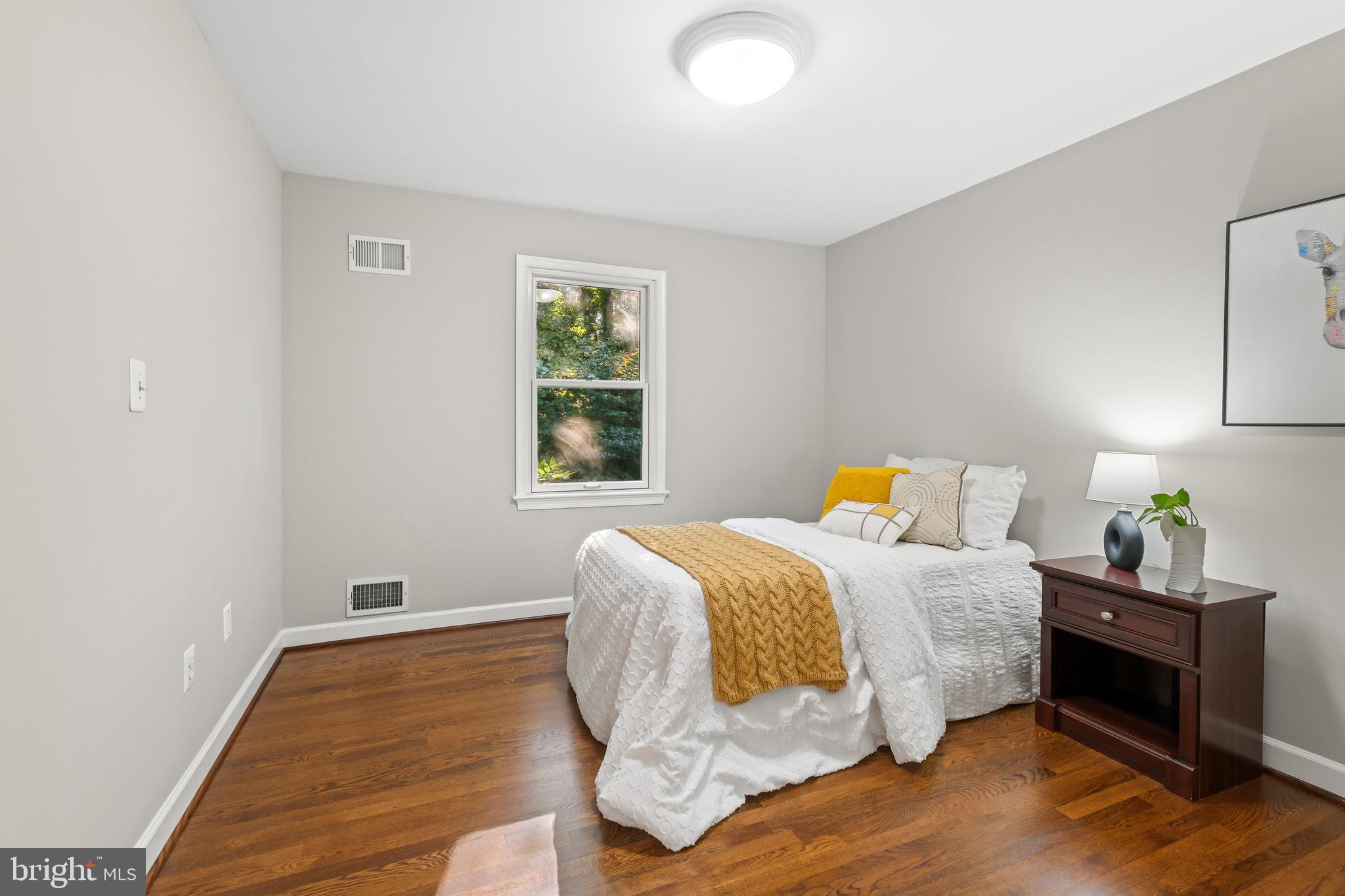 11004 ROUNDTABLE COURT