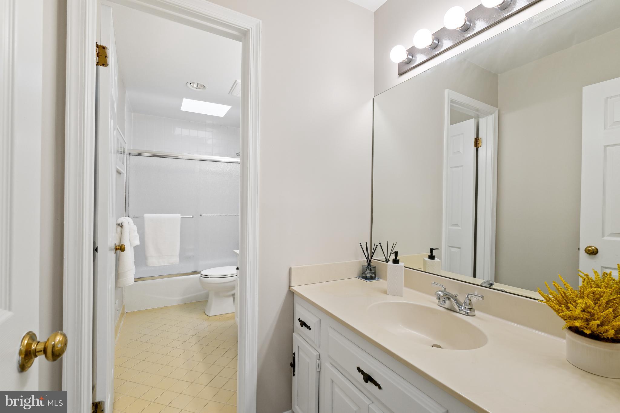 11004 ROUNDTABLE COURT