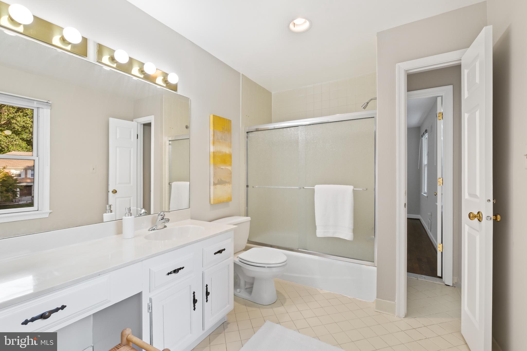 11004 ROUNDTABLE COURT