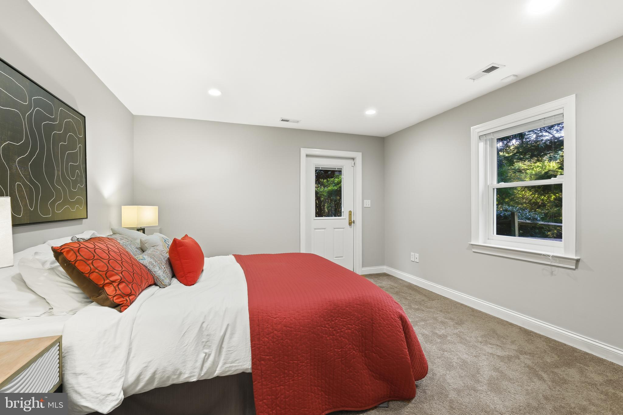 11004 ROUNDTABLE COURT